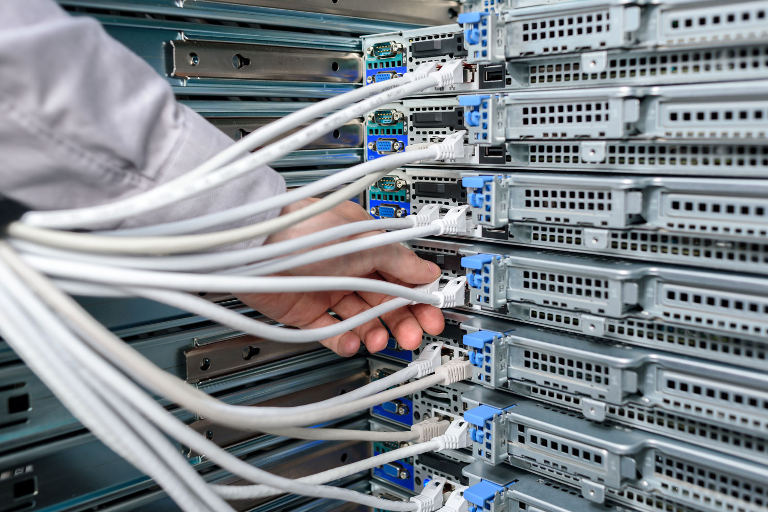 k_man-data-center-technician-performing-server-maint-2023-11-27-05-10-08-utc