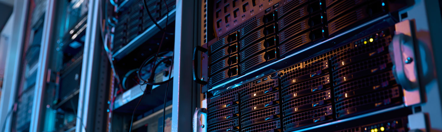 k_server-rack-with-supercomputer-hardware-in-big-dat-2023-11-27-05-19-08-utc_quer