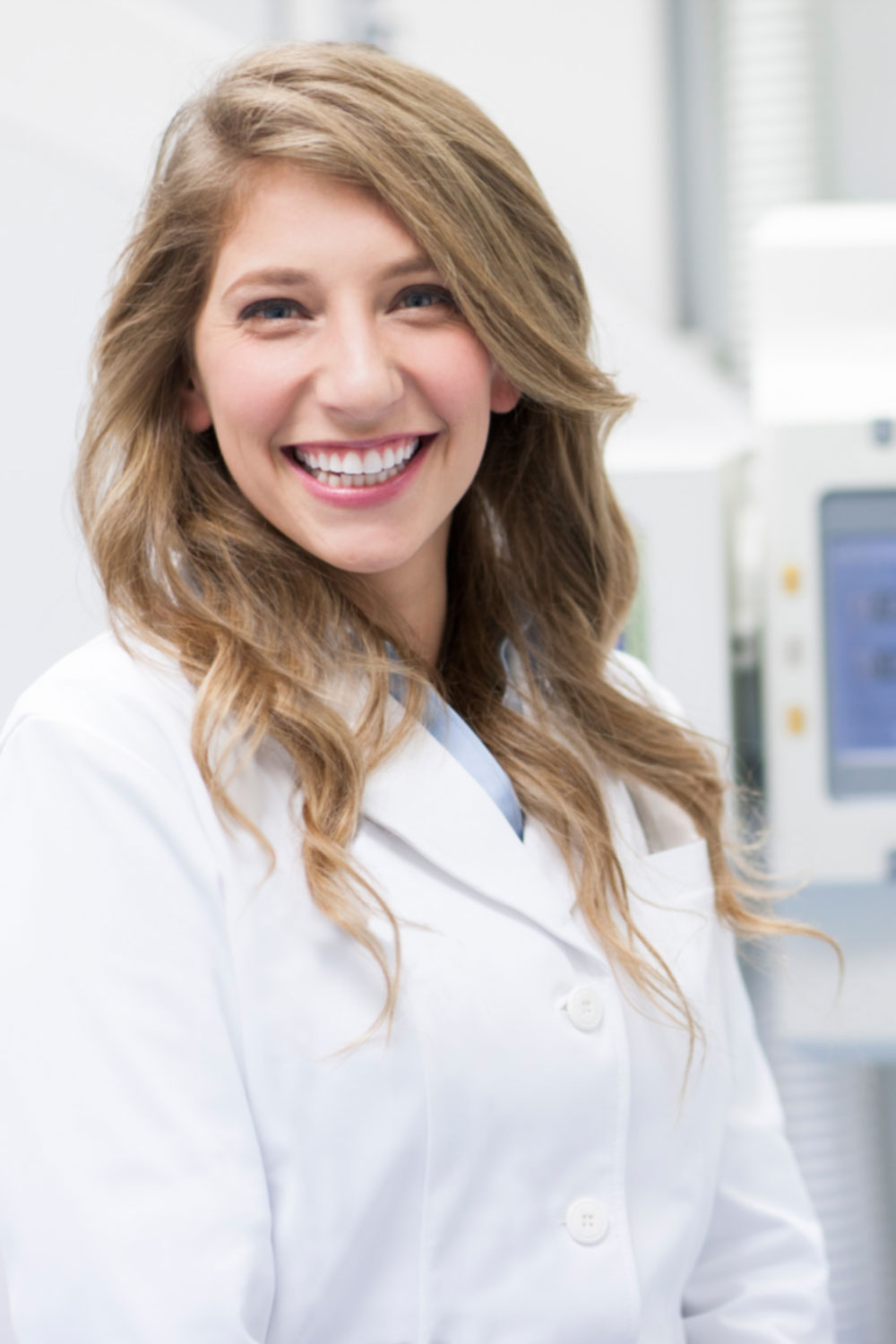 k2_female-doctor-with-mri-scanner-2023-11-27-05-28-11-utc